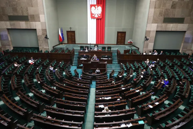NOWY SONDAŻ: Konfederacja takiego wyniku jeszcze nie miała