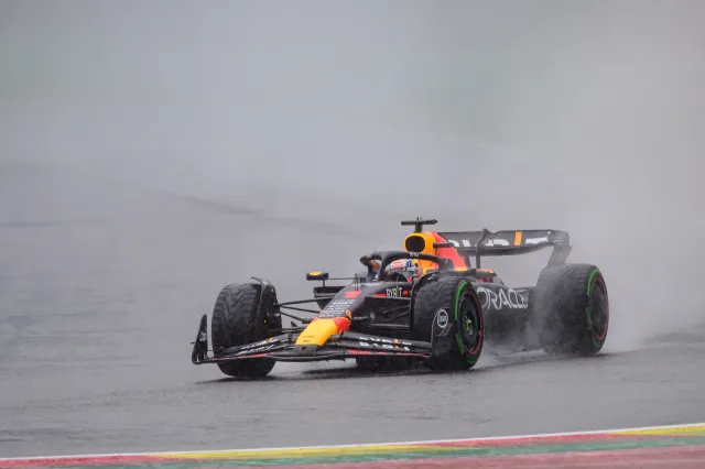 Verstappen najszybszy w kwalifikacjach, ale z pole position ruszy Leclerc