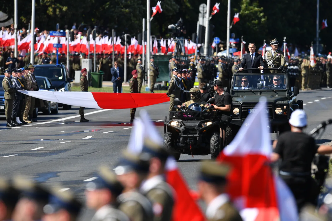 "Le Figaro" o defiladzie wojska w Polsce: Starannie przygotowany pokaz siły