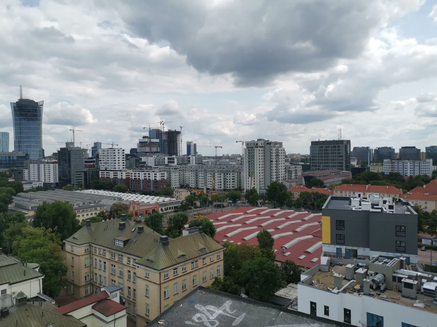 Problemy wielkich miast. "Powstają dziwne osiedla"