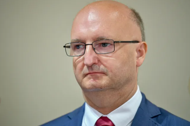 Minister niebezpieczeństwa narracyjnego. Dlaczego Wawrzyk musiał odejść?