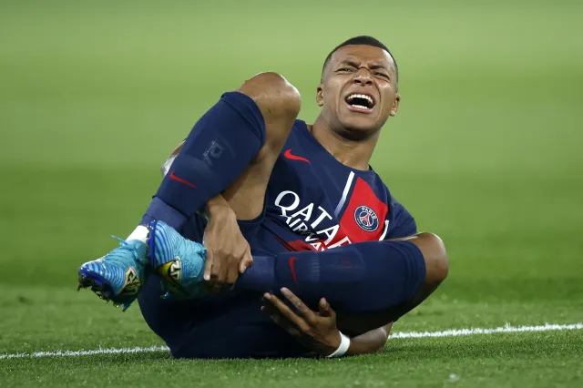 Paris Saint-Germain "zdemolowało" Olympique Marsylia, ale straciło Kyliana Mbappe [WIDEO]