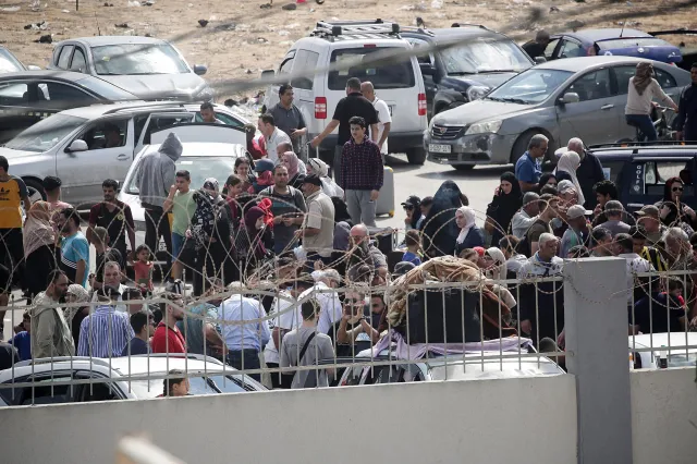 Hamas wymordował mieszkańców kibucu. Potem na miejscu pojawili się palestyńscy cywile...