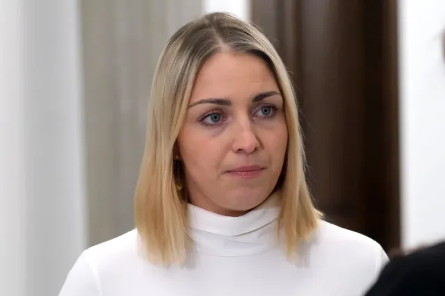 Kinga Gajewska wbija szpilę Policji. "Chłopaki, tak chować się, po tych naszych przejściach..."