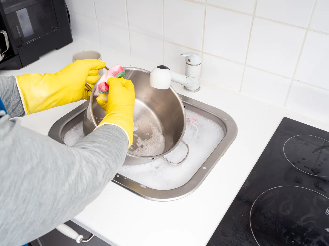 Washing,Dishes,While,Cleaning,The,House.,Kitchen,Cleaning.,Dirty,Dishes.