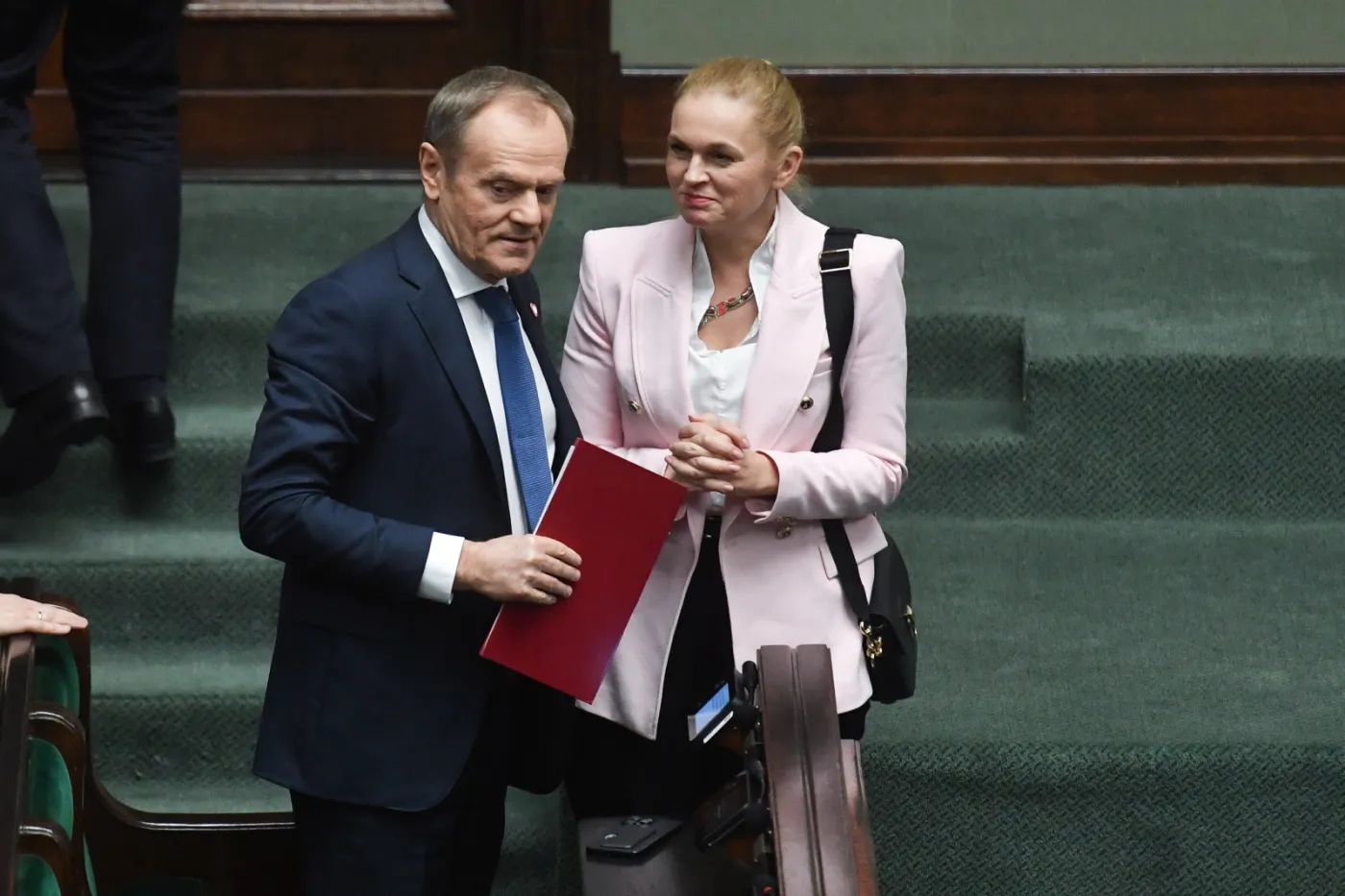 Mniej historii, polskiego i fizyki? Burza po zapowiedzi Nowackiej. "Co oni robią z Polską!"
