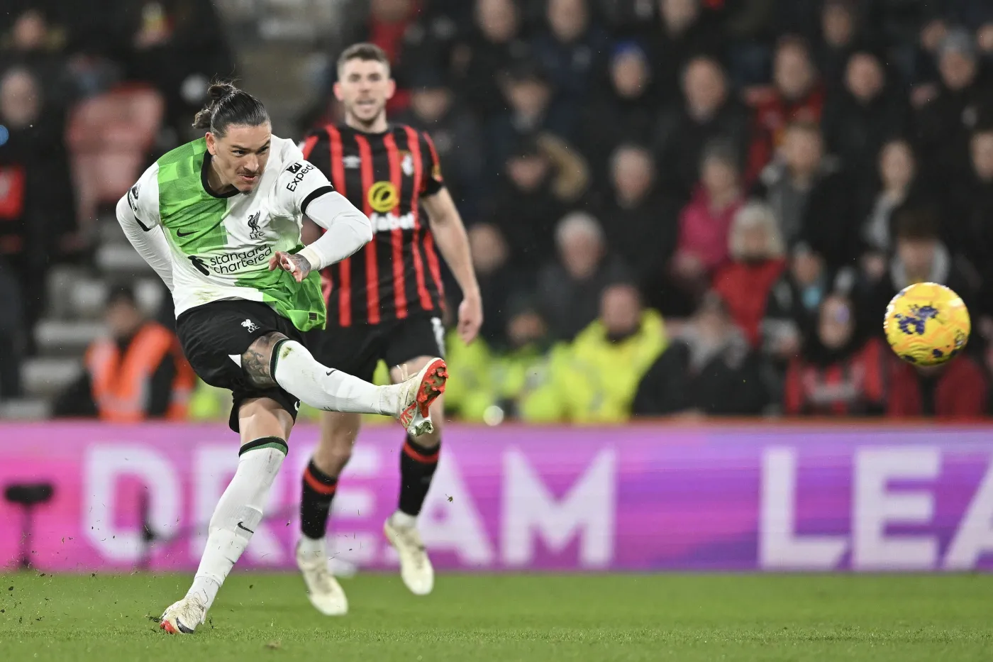 Liverpool ucieka rywalom. McBurnie autorem najpóźniej strzelonego gola w historii Premier League