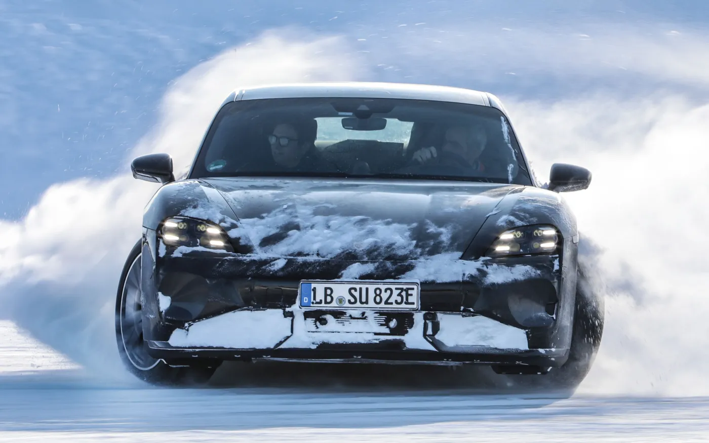 Nowe Porsche Taycan tuż przed premierą. Zaskoczy zmianami?