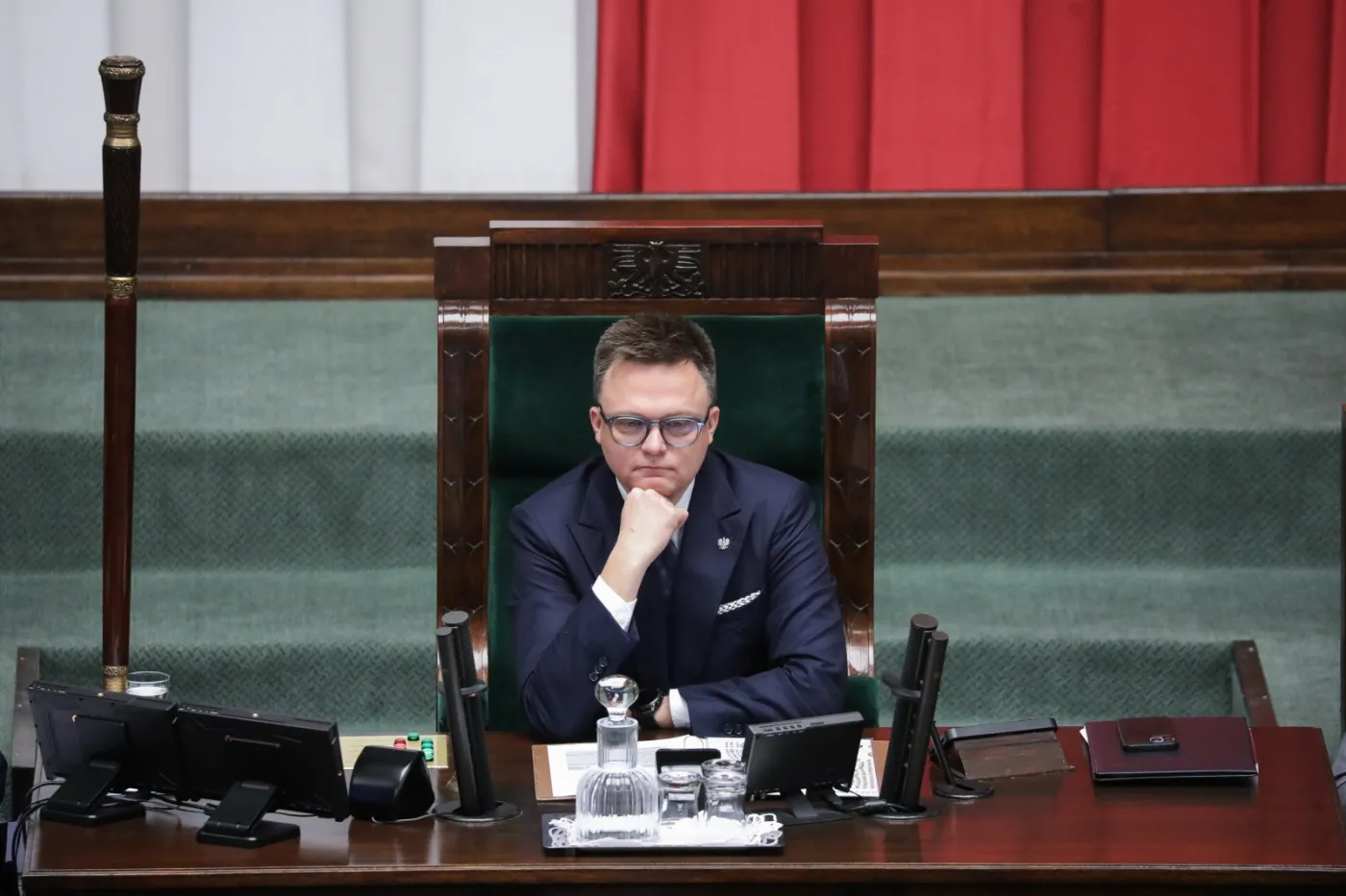 PKW odpowiada Hołowni w sprawie obsadzenia mandatów po Kamińskim i Wąsiku