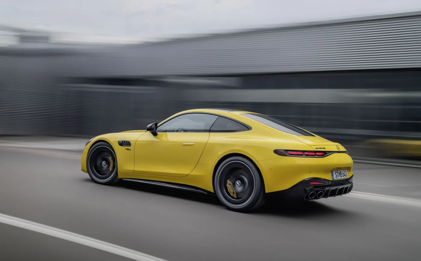 Mercedes-AMG GT ma nowy silnik i rozkręca imprezę