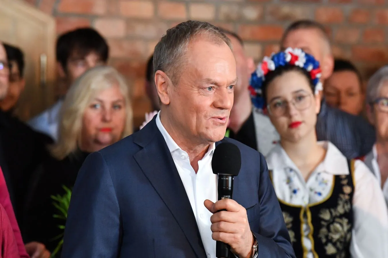 Kaczyński złożył życzenia Polakom. Tusk: I jak tu go nie kochać
