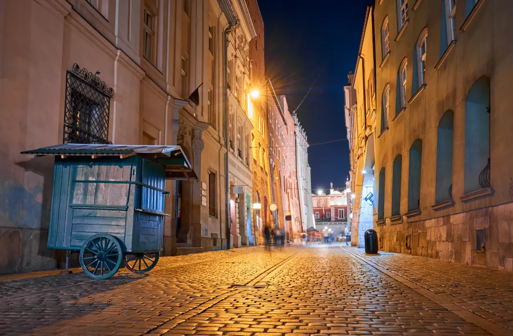 Nocna prohibicja w Krakowie... zadziałała? O połowę mniej interwencji, ale...