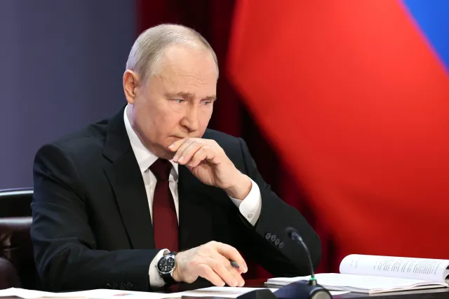 Putin wymazuje prawdę o Katyniu. "Odtajnione dokumenty" to fałszywka