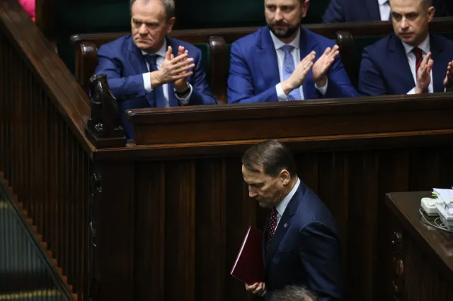 Sikorski przemawia w Sejmie. "Polska jest gotowa współpracować z Rosją, którą uosabia Nawalny"