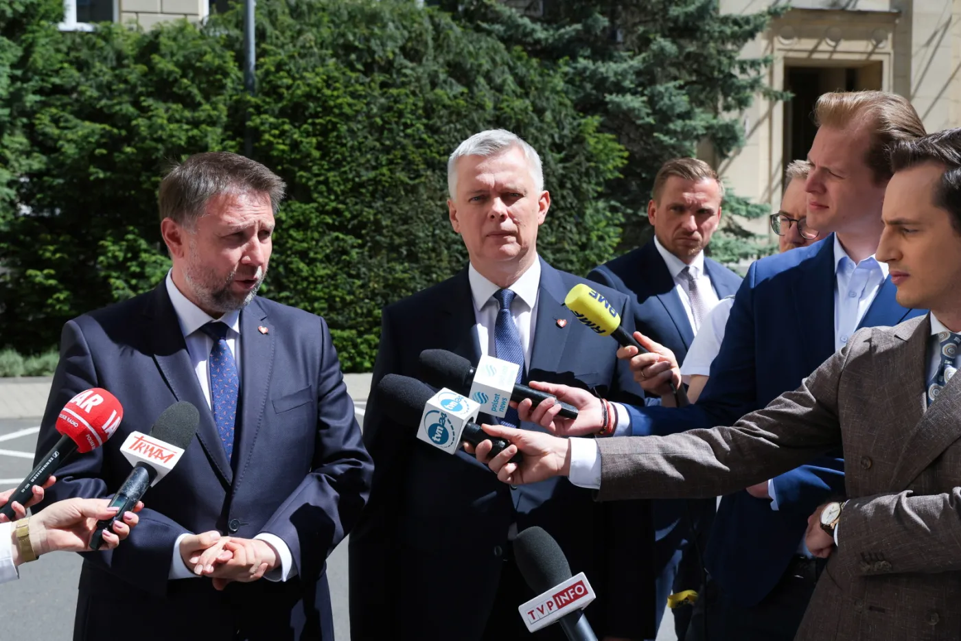 Tomasz Siemoniak został, czy polskie służby badają, czy osoby z innych państw przyczyniły się do wybuchu pożarów, które w ostatnich dniach miały miejsce w Warszawie i Siemianowicach Śląskich
