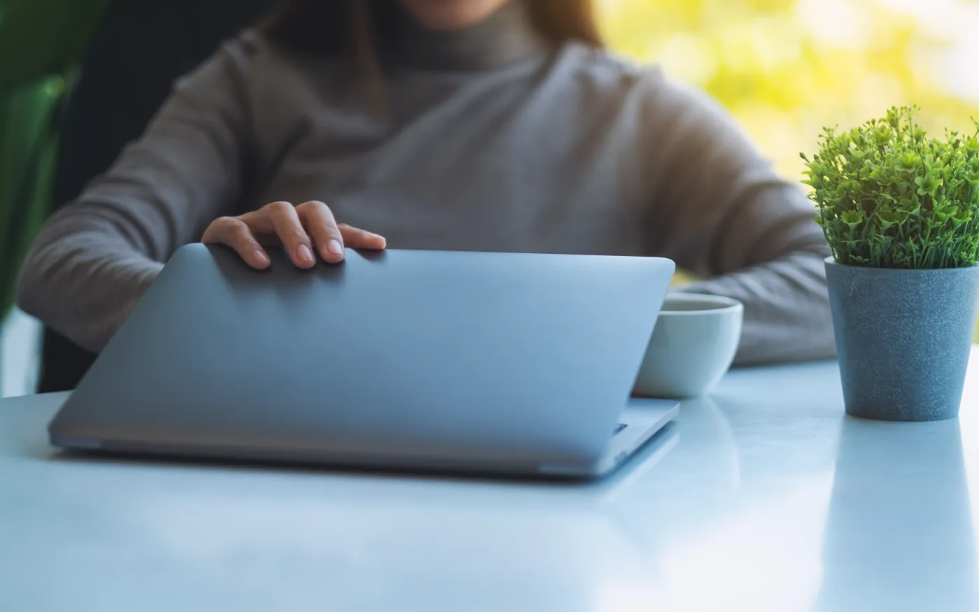 Pracownik nie może być offline? Co na to resort pracy?