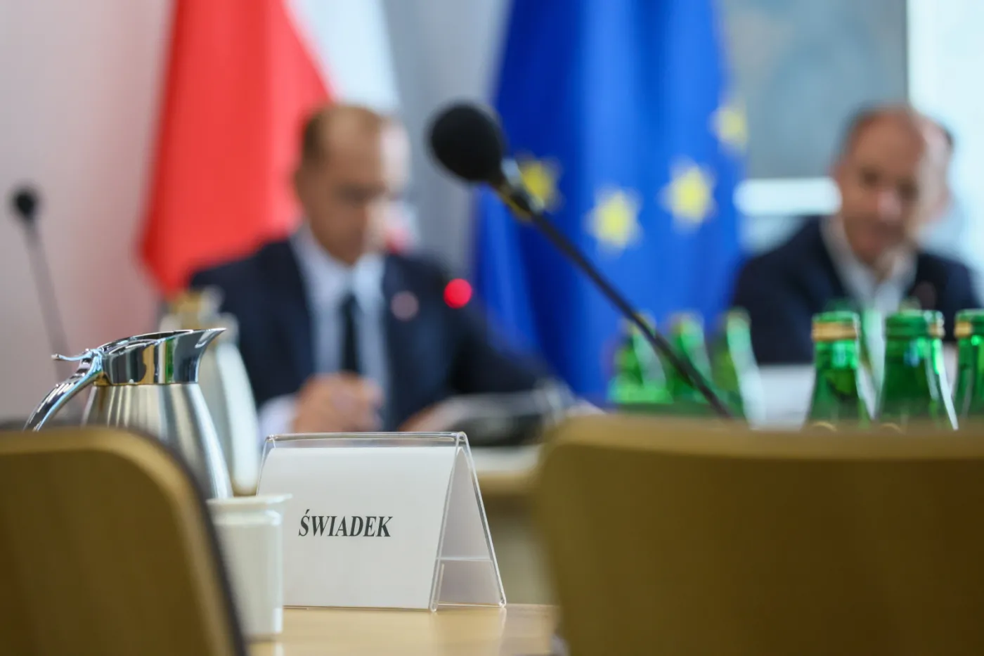 Puste miejsce świadka po wznowieniu posiedzenia sejmowej komisji śledczej ds. afery wizowej