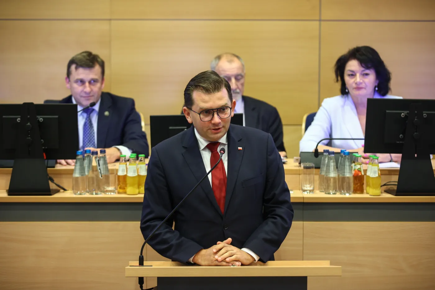 Nocny wpis posła PiS. Grzmi o zdradzie