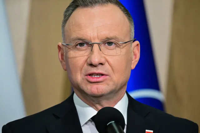 Andrzej Duda robi zakupy w supermarkecie. Nagranie jest hitem sieci [WIDEO]