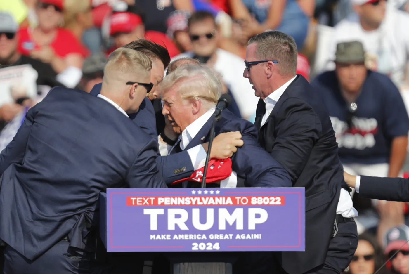 Zamach na Donalda Trumpa. Oto najbardziej popularne teorie spiskowe