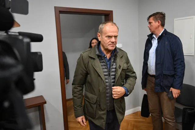 Nagonka PiS na premiera. “Mąż stanu lansuje się z zupką"