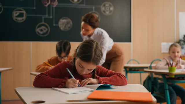 1000 zł, 1540 zł, a nawet 2540 zł dla ucznia. Jak uzyskać wsparcie?