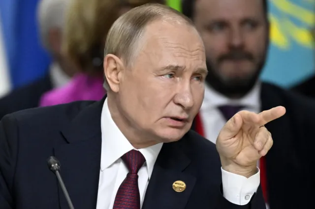 "Przy niedźwiedziu udawaj, że jesteś martwy". Putin przekonuje, że to NATO zaczęło wojnę
