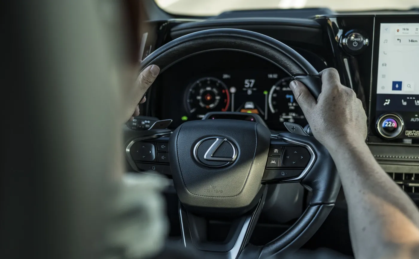 Lexus LM 350h