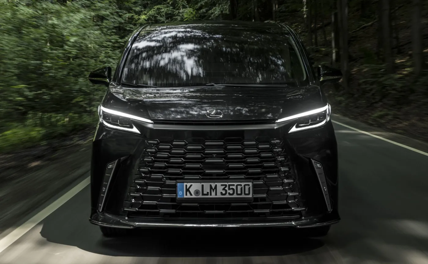 Lexus LM 350h