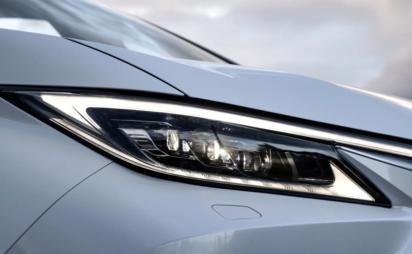 Nowy Lexus trzęsie rynkiem. 7-osobowa wersja znika na pniu