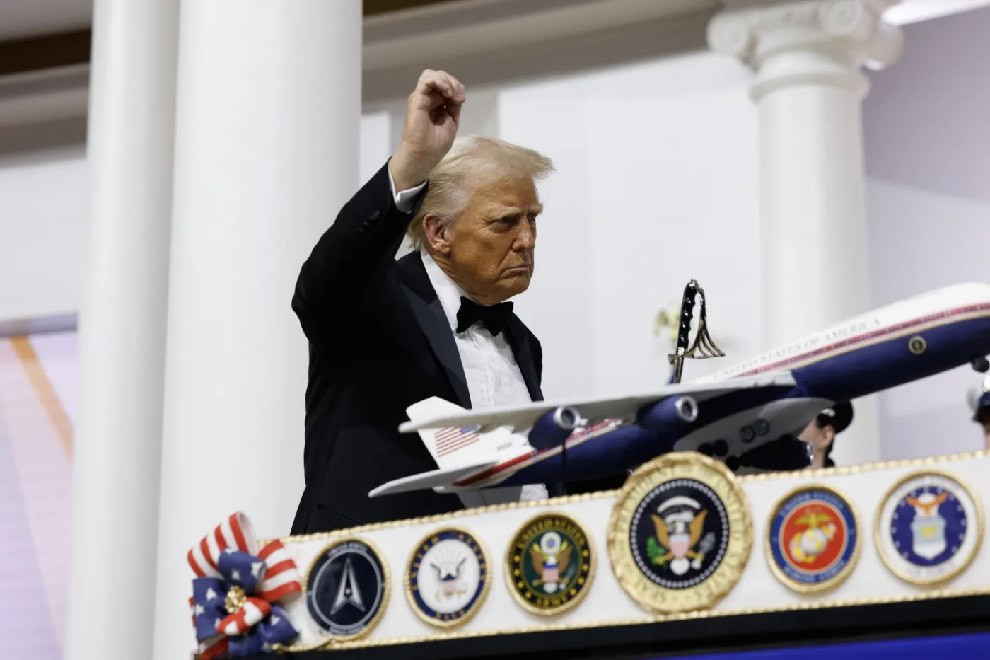 Stan wyjątkowy na granicy i ułaskawienie 1,5 tysiąca skazańców. Trump zaczął z grubej rury