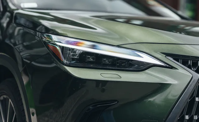 Nowy SUV hitem w Polsce! Lexus tnie ceny i sypie premierami
