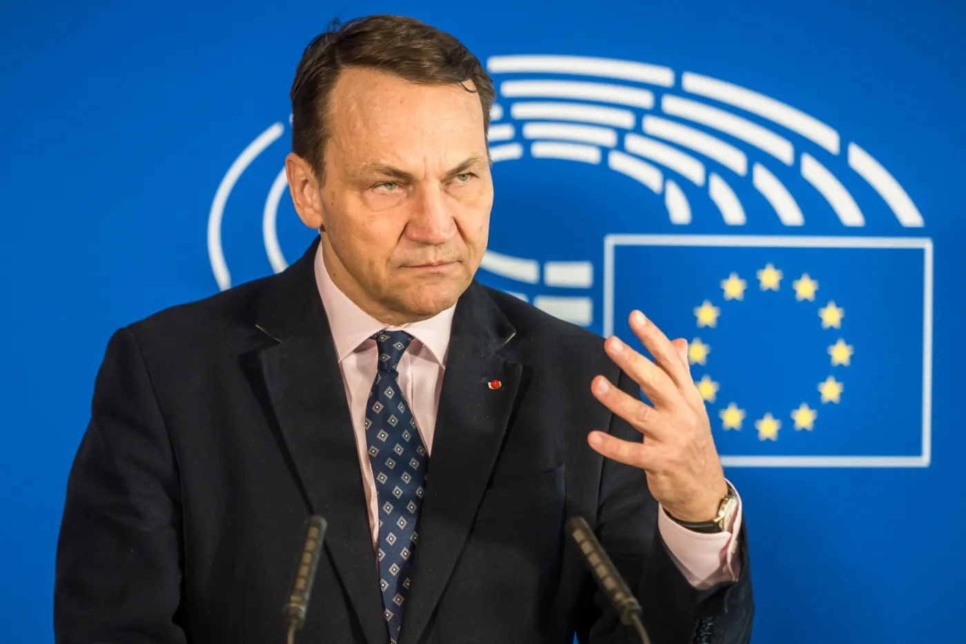 Sikorski odpowiada Ławrowowi. "To Ukraina decyduje"