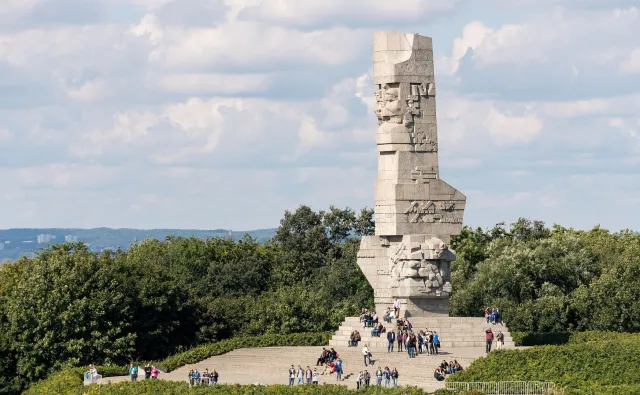 Zerwano i spalono flagi na Westerplatte. Muzeum złożyło zawiadomienie