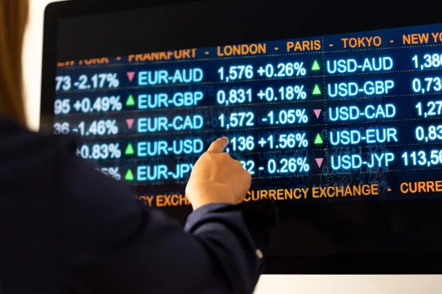 Złoty zaskakuje. Czy polska waluta ma szansę na dalsze wzrosty? [KURSY WALUT]
