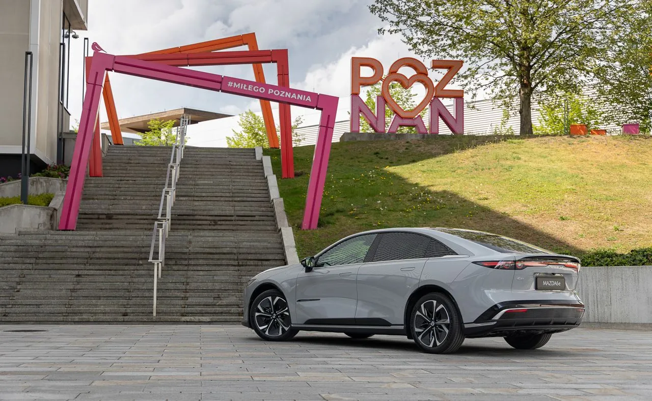 Nowa Mazda 6e