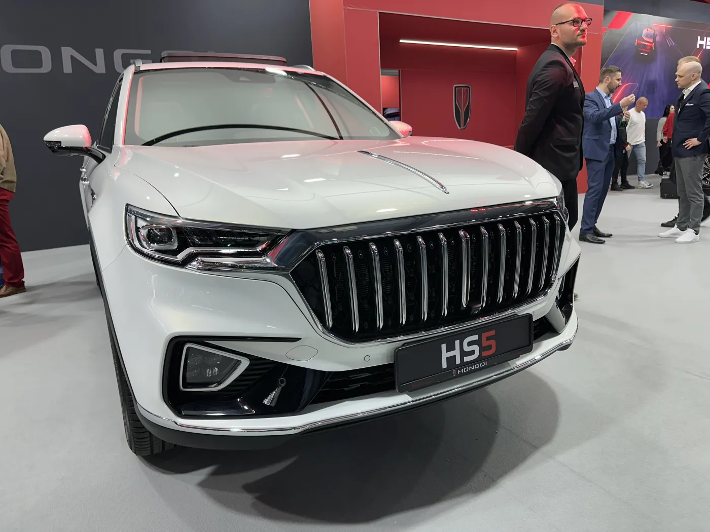 Hongqi HS5