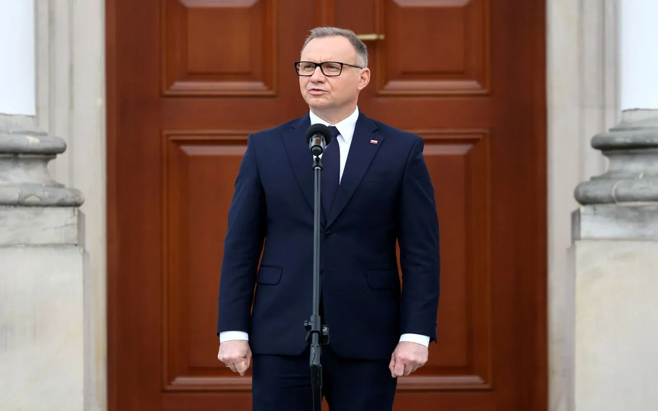 Dwie kadencje Andrzeja Dudy. Polacy wystawiają "czerwoną kartkę". SONDAŻ