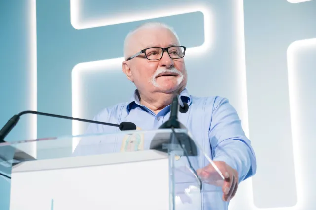 Wałęsa radzi Tuskowi: Obciąć pensję Nawrockiemu, niech "rozładowuje węgiel"