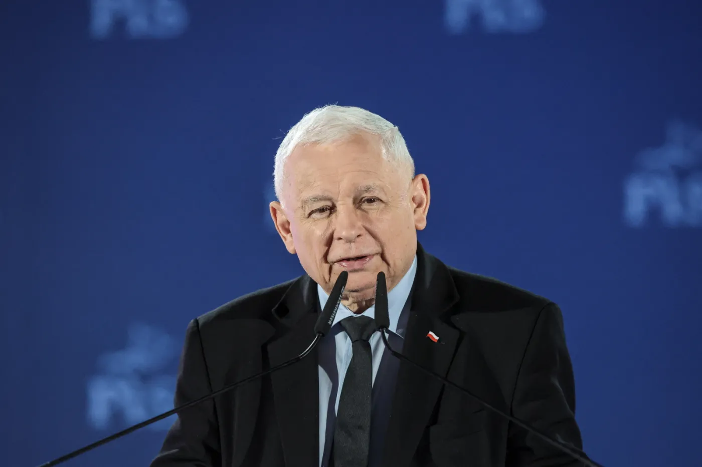 Kaczyński chce nowej konstytucji. Tak ją widzi. "Zabezpieczenia ekstraordynaryjne"