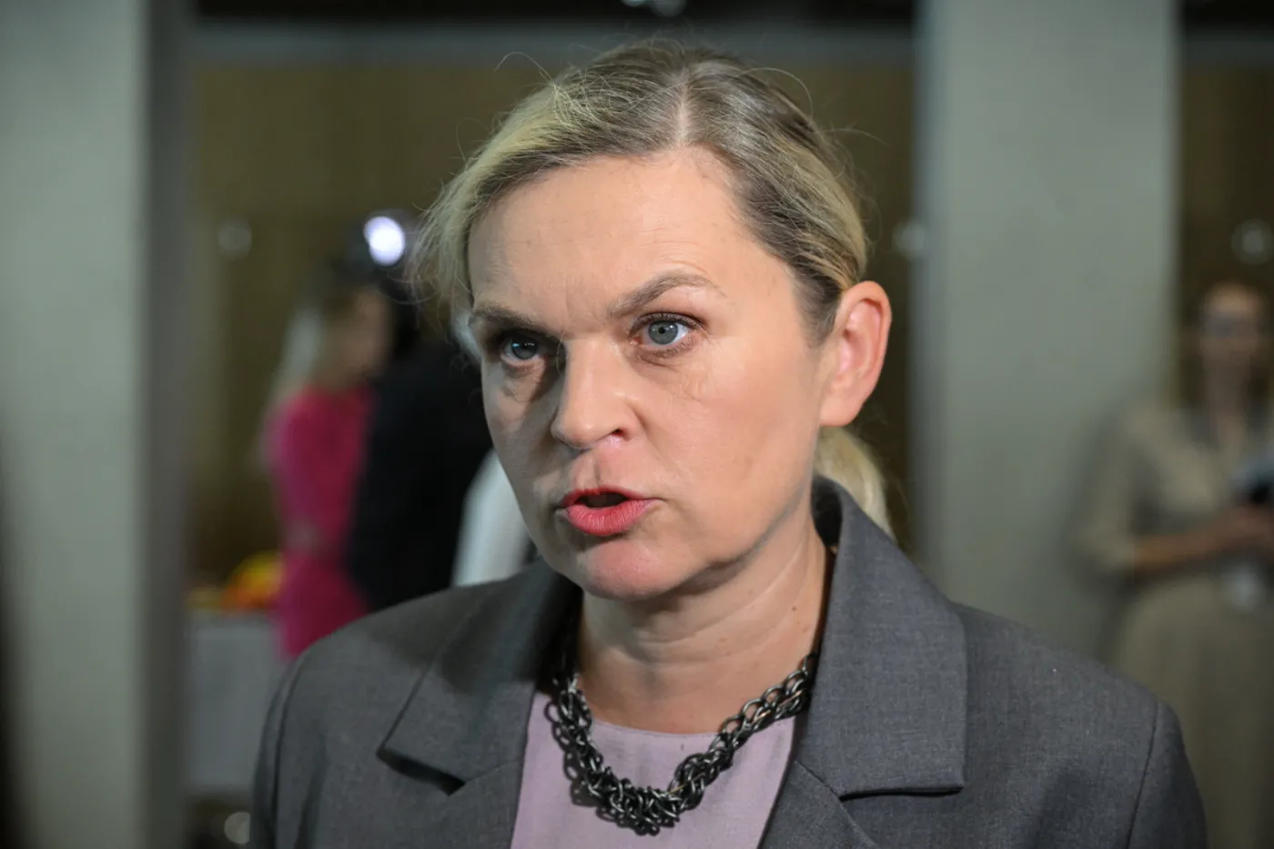 Nowacka zapowiada pilne zmiany w szkołach. "Nie możemy czekać, żyjemy w trudnych czasach"