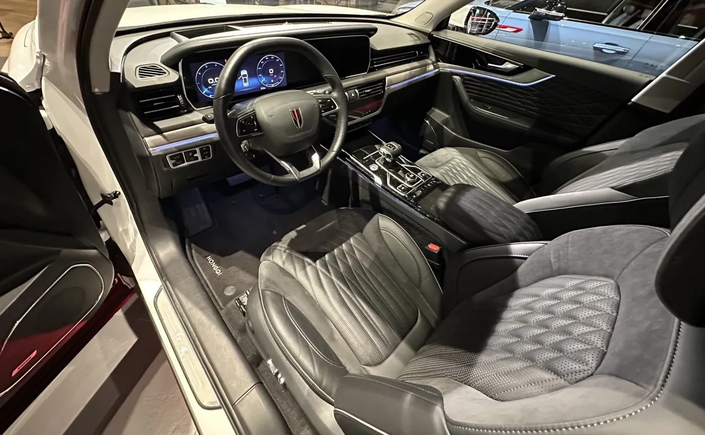 Hongqi HS5