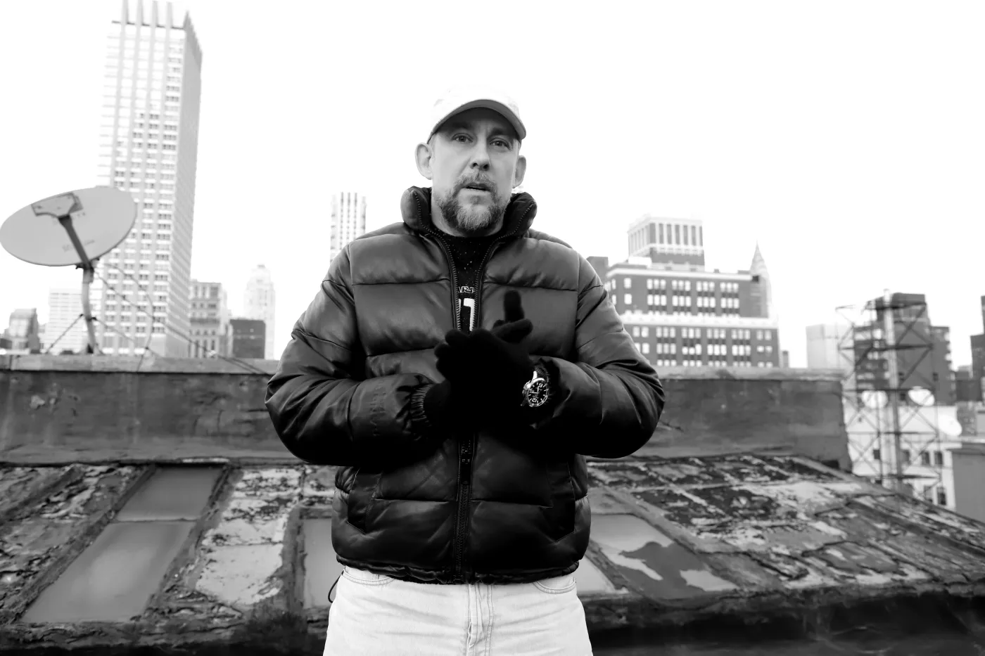 Genów nie oszukasz. Wojtek Sokół debiutuje powieścią. "Taka tam bajeczka, mordo"