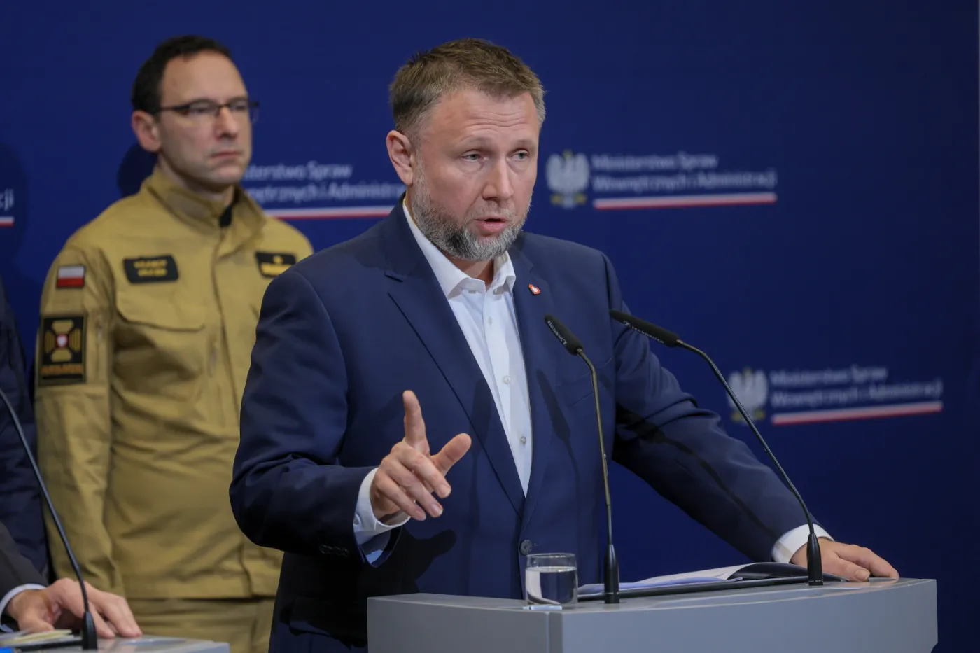 Wrócą śnieżyce i porywisty wiatr. Szef MSWiA apeluje do Polaków