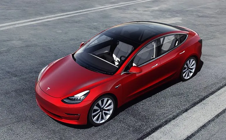 Tesla Model 3 produkowana w Chinach wjeżdża do Europy