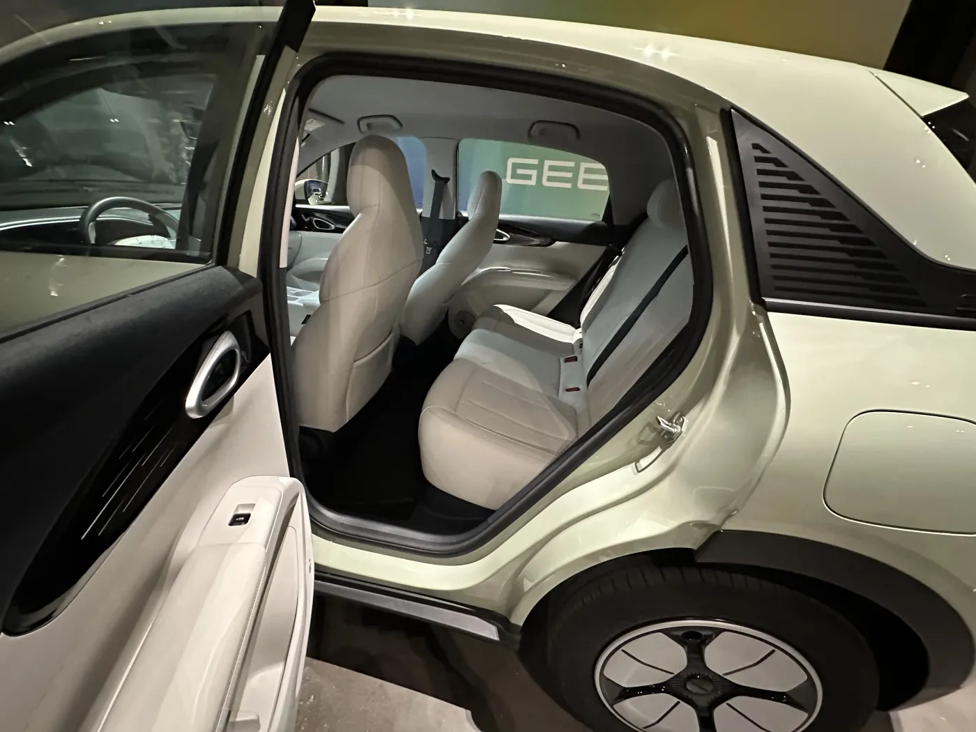Geely E2