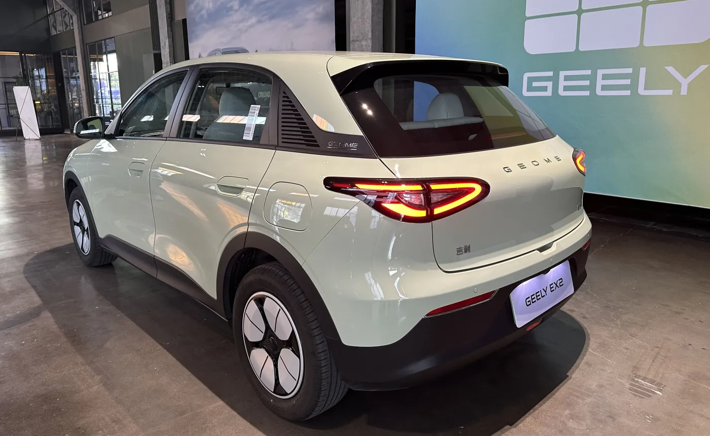 Geely E2