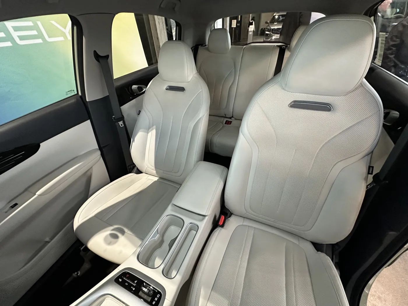 Geely E2