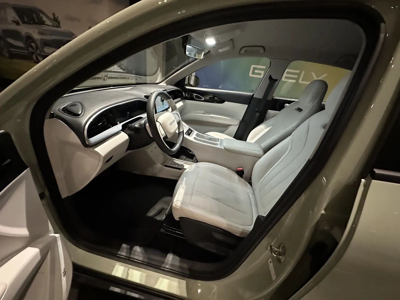 Geely EX2
