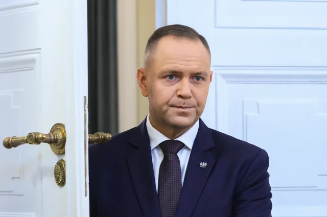 Zagraniczny portal zwraca uwagę: Nawet Orban popiera SAFE. Nawrockiemu chodzi o coś więcej